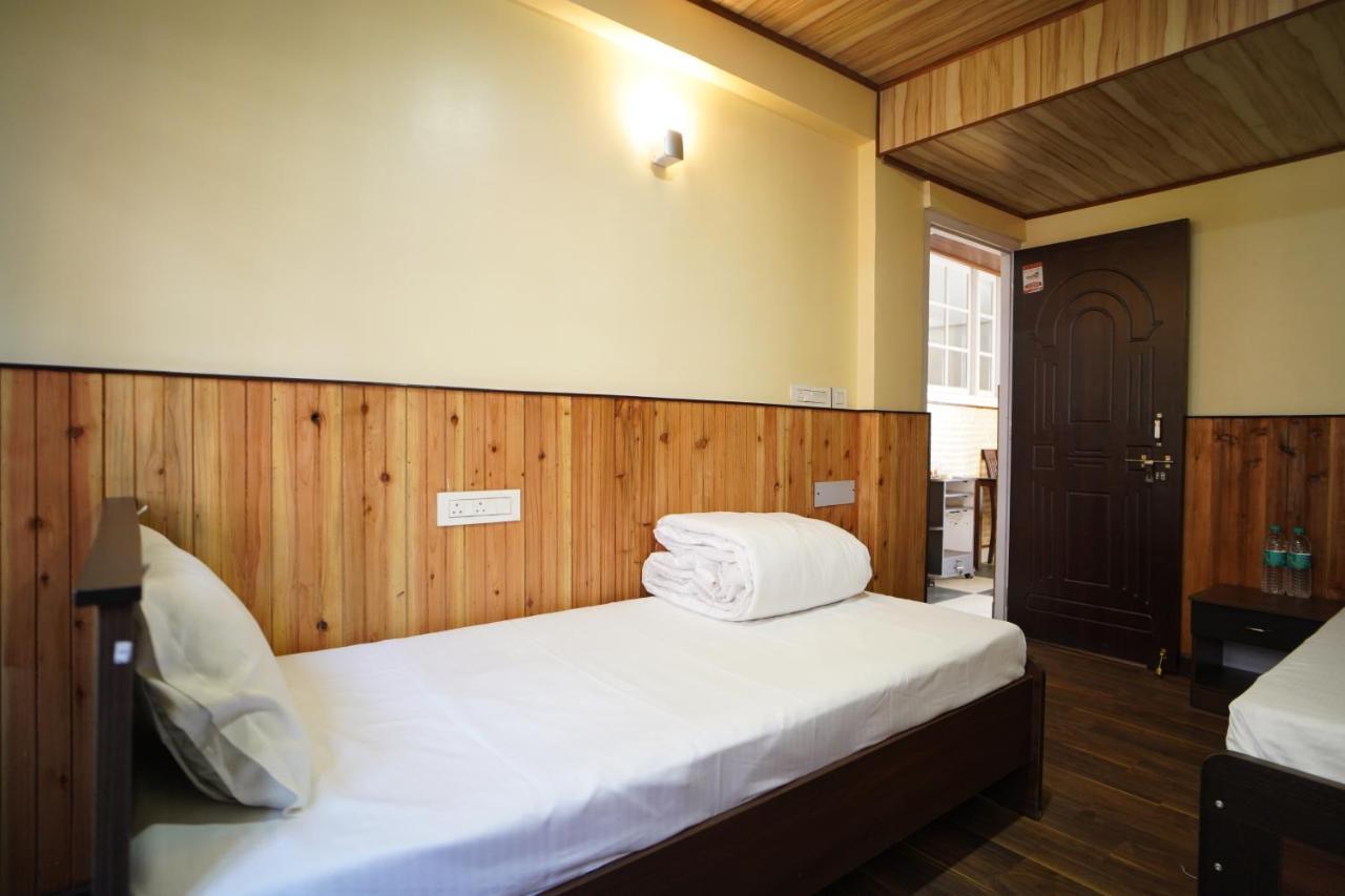 Hotel Hill Queen Near Sherpa Gumba Darjeeling Mall 5 Min Couple Friendly المظهر الخارجي الصورة