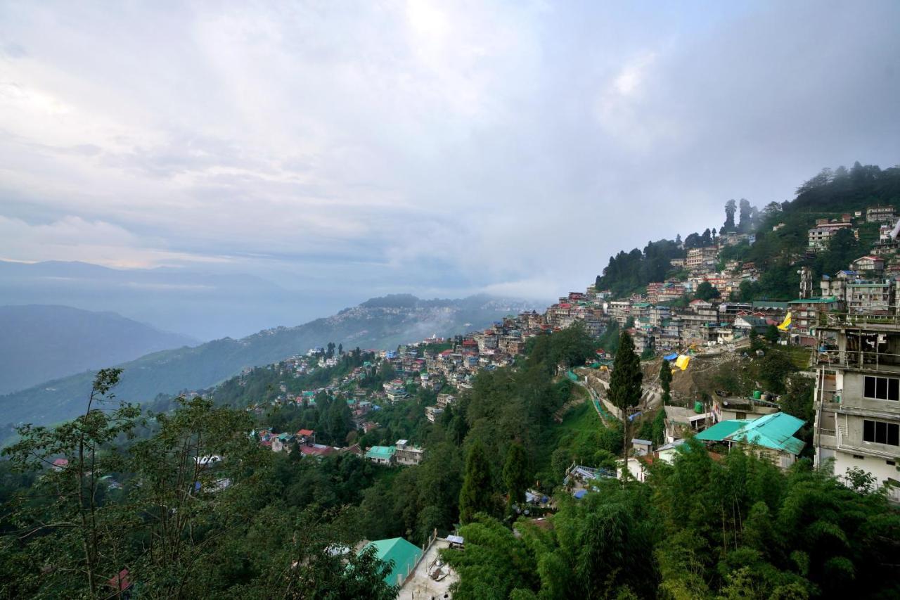 Hotel Hill Queen Near Sherpa Gumba Darjeeling Mall 5 Min Couple Friendly المظهر الخارجي الصورة