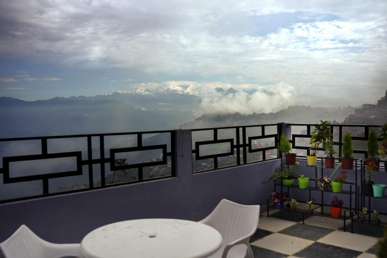 Hotel Hill Queen Near Sherpa Gumba Darjeeling Mall 5 Min Couple Friendly المظهر الخارجي الصورة