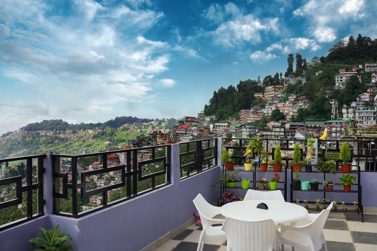 Hotel Hill Queen Near Sherpa Gumba Darjeeling Mall 5 Min Couple Friendly المظهر الخارجي الصورة